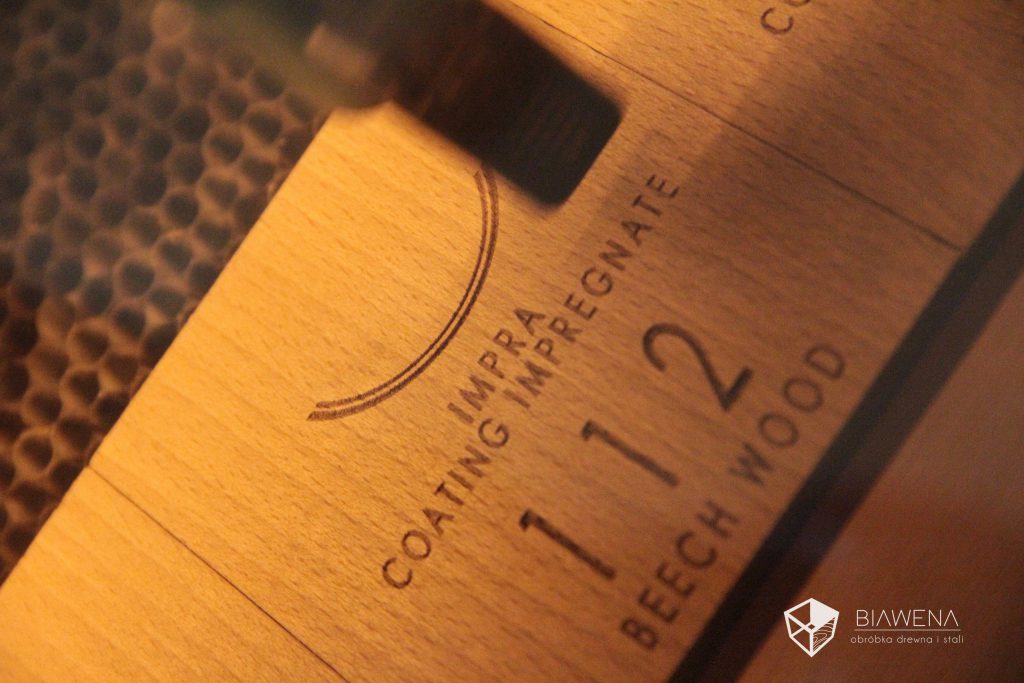 grawerowanie w sklejce drewnopochodnej