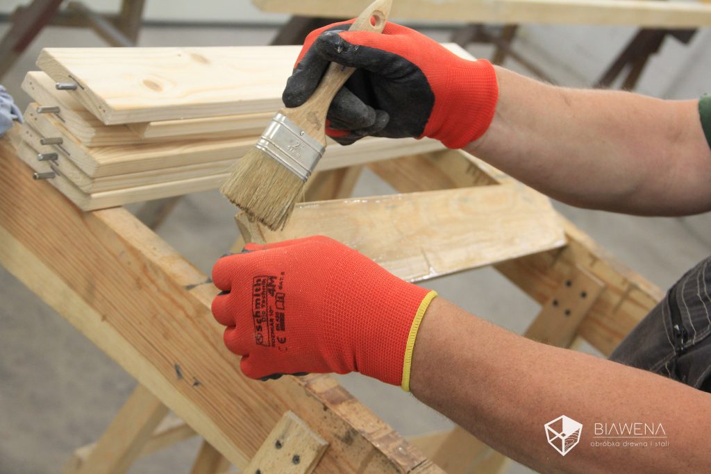 lakierowanie drewna