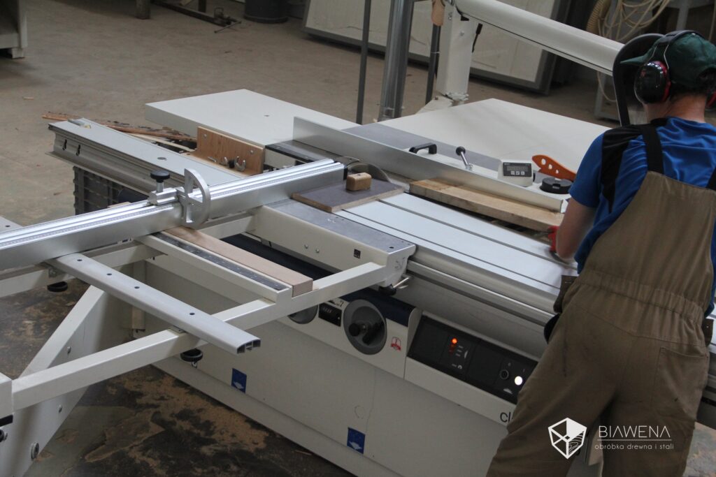 cięcie drewna na pile formatowej 2